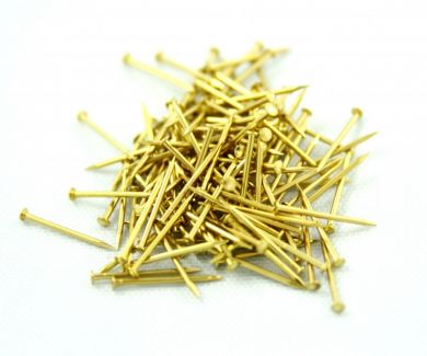 Clavos de latón